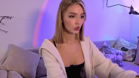 Emma online show from November 13, 9:30 am