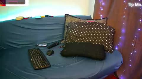 emmakros online show from April 19, 7:19 am