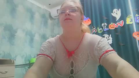 emmamelody online show from November 1, 9:02 am