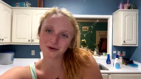 Snapshot of emmarouge_23 chatting on October 23, 5:35 am emmarouge_23 online show from October 23, 5:35 am