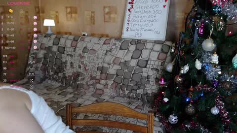 Mia online show from December 14, 1:38 pm