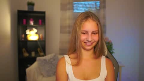 Emmie online show from November 5, 2:11 pm