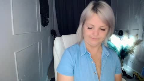 emmmam online show from April 18, 10:18 am