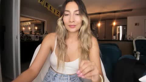 emyconneer online show from March 3, 11:44 pm