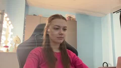 Lily online show from March 19, 2:05 am