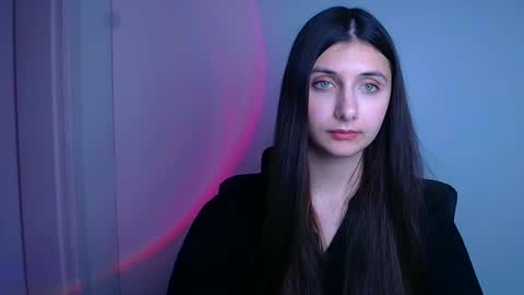 Erica online show from January 8, 2:10 pm