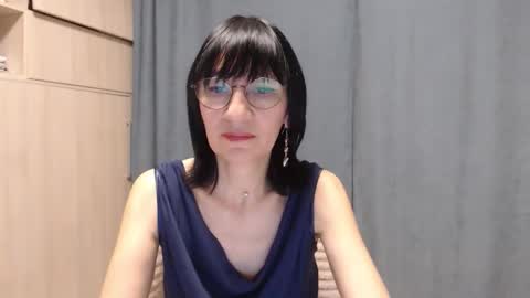 ericablack8 online show from December 3, 1:13 pm