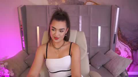 Erica online show from August 4, 2:12 pm