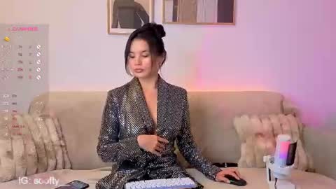 Erika online show from August 7, 1:29 pm