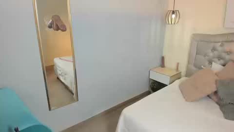 Escarlet online show from September 19, 3:33 pm