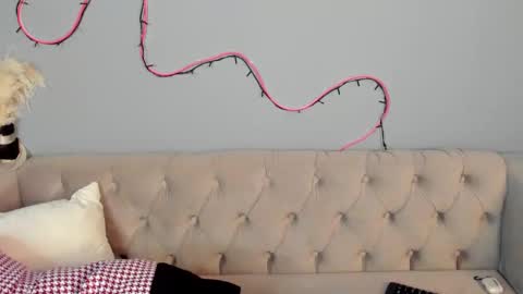 Esme Runn online show from February 3, 10:03 am