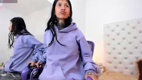 esmeralda  online show from March 23, 3:40 pm