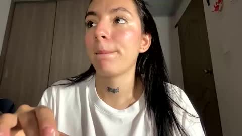 estefa1 online show from April 5, 6:45 am