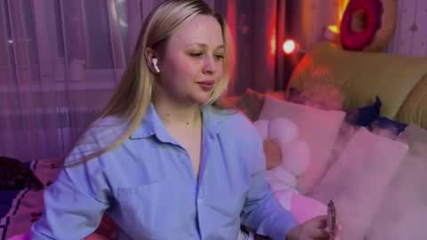 Estella online show from April 1, 4:04 pm