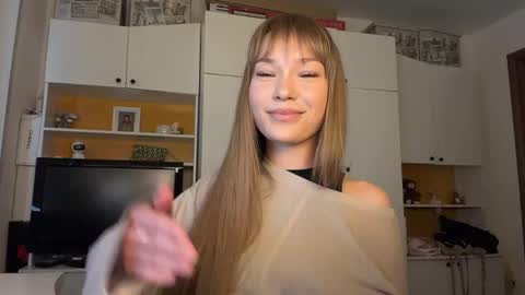 estellezdebski online show from May 30, 11:52 am