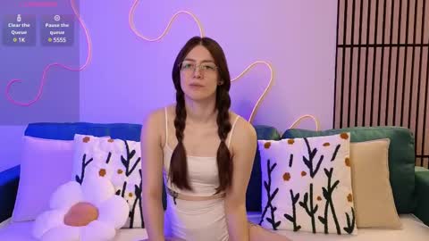Snapshot of ester_hill chatting on March 4, 9:43 pm Ester online show from March 4, 9:43 pm