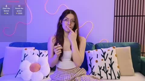 Snapshot of ester_hill chatting on February 27, 9:25 pm Ester online show from February 27, 9:25 pm