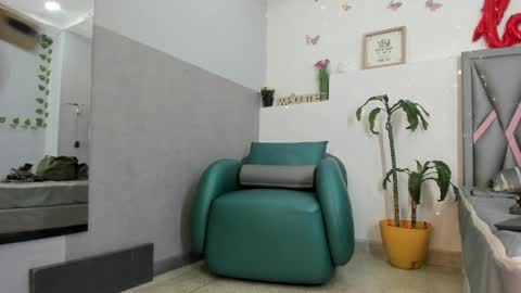 esterlindez online show from May 16, 12:02 am