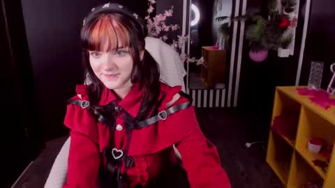 Ester  online show from May 12, 4:46 pm