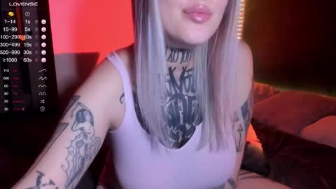 Snapshot of eurusholmes95 chatting on October 23, 3:29 pm Alxandra online show from October 23, 3:29 pm