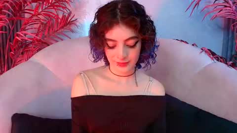 E V A online show from October 29, 8:33 pm