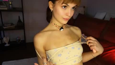 Hello my name is Eva its my first day here online show from October 24, 8:43 am