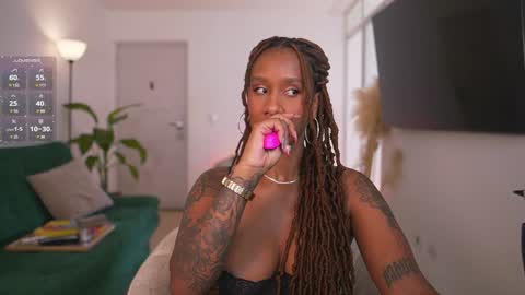 evajacksss_ online show from February 2, 4:11 pm