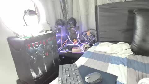 evasaenz online show from November 15, 8:43 pm