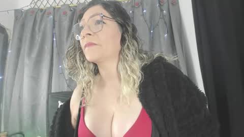 evasaenz online show from October 20, 7:17 pm