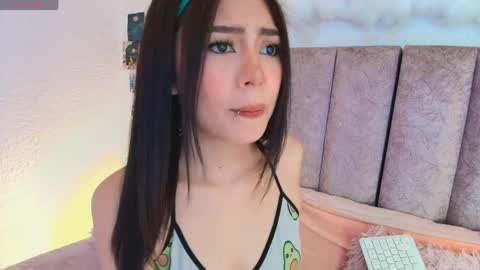 Evette   online show from May 13, 11:43 pm