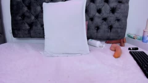 evelin__thompsson online show from May 16, 7:11 am