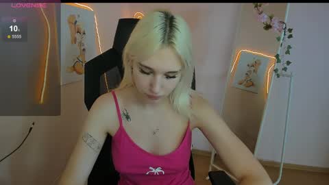 Evelina online show from May 12, 3:04 am
