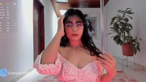Snapshot of evelyn_evelyn chatting on February 23, 4:40 pm evelyn evelyn online show from February 23, 4:40 pm