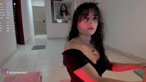 Snapshot of evelyn_evelyn chatting on March 10, 5:07 pm evelyn evelyn online show from March 10, 5:07 pm