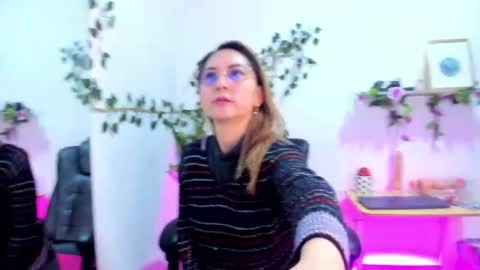 evelyn_miller___ online show from April 10, 5:19 pm