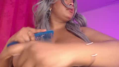 Evelyn Sandoval online show from September 21, 2:43 am