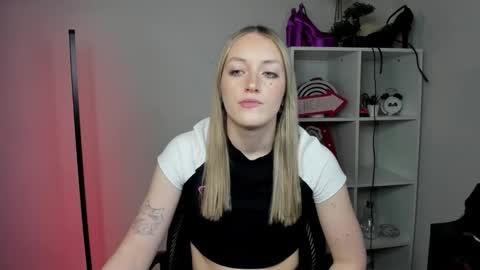 evelynblond online show from March 19, 2:10 pm