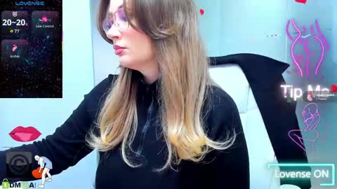 evelyne_rose online show from April 14, 4:45 am