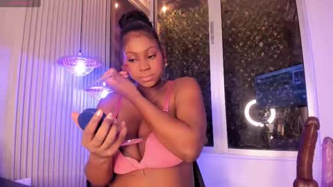 EvelynZoee online show from October 8, 4:28 am