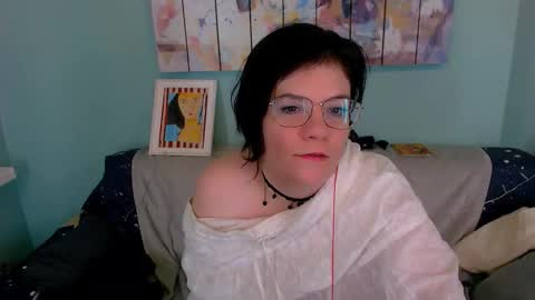 Everly online show from February 1, 1:59 am