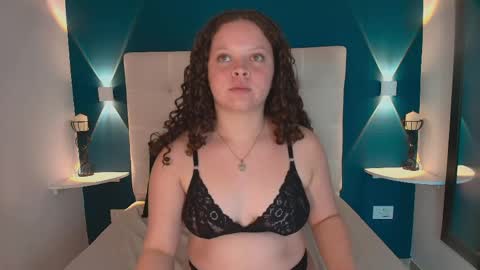 evierouse_ online show from May 13, 8:36 pm