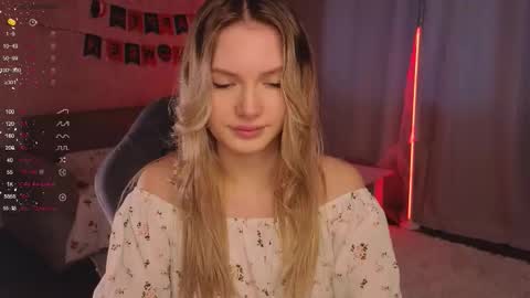 Snapshot of evilyn_next_door chatting on October 31, 10:30 am Evelyn online show from October 31, 10:30 am