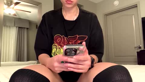 evusixx online show from December 1, 4:27 am