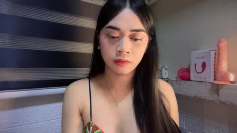 Snapshot of expensivets_chloe chatting on October 29, 9:28 pm chloee online show from October 29, 9:28 pm