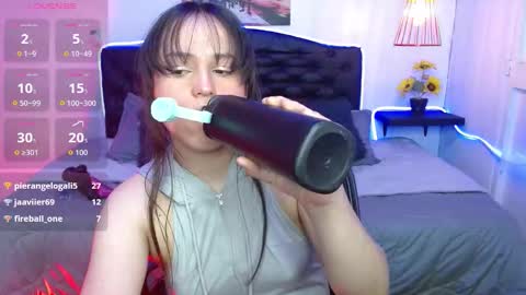 eymmy_24 online show from October 4, 7:25 am