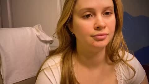 Snapshot of fairyilona chatting on October 24, 10:44 am Ilona online show from October 24, 10:44 am