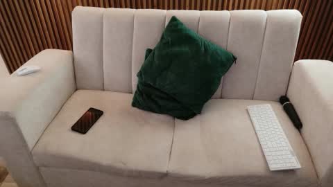 Feelena online show from March 4, 6:47 pm