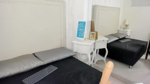 Fernanda  online show from May 27, 1:57 am
