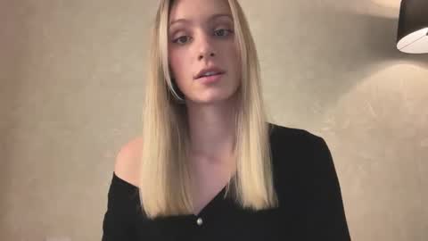 Lisa online show from December 3, 9:00 am