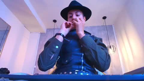   online show from December 3, 7:27 pm